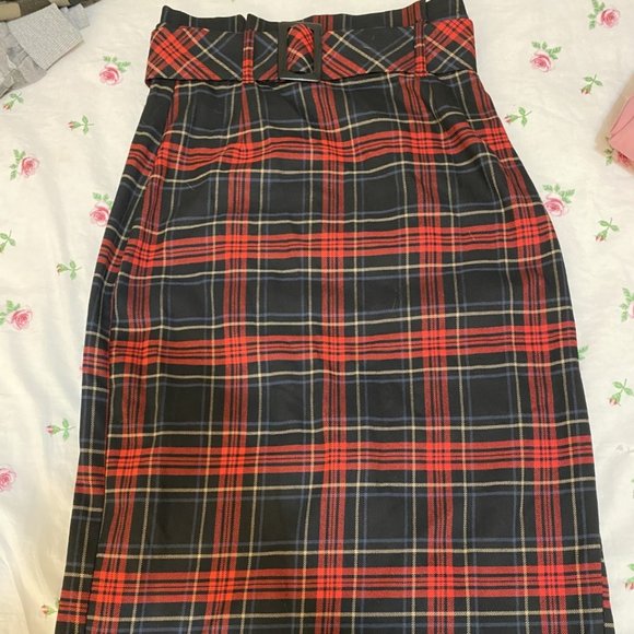 Plaid Midi Pencil skirt- Belt Included - Picture 5 of 6